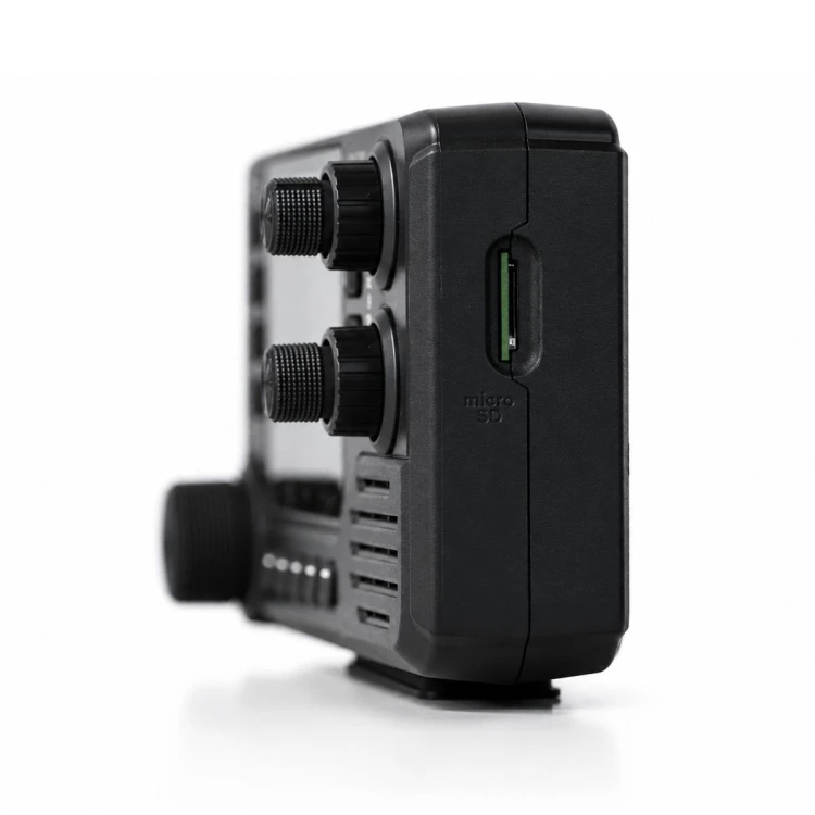 TM_D750E_right_panel_fe22.jpg