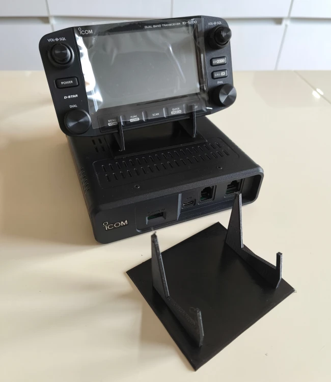 ID-5200 uchwyt.jpg